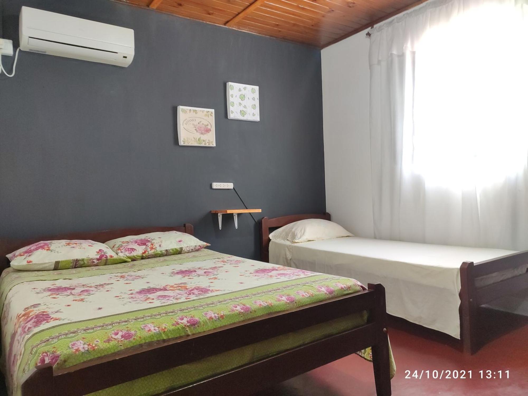 Iguazu Alojamiento "La Casa" Puerto Iguazú Zimmer foto